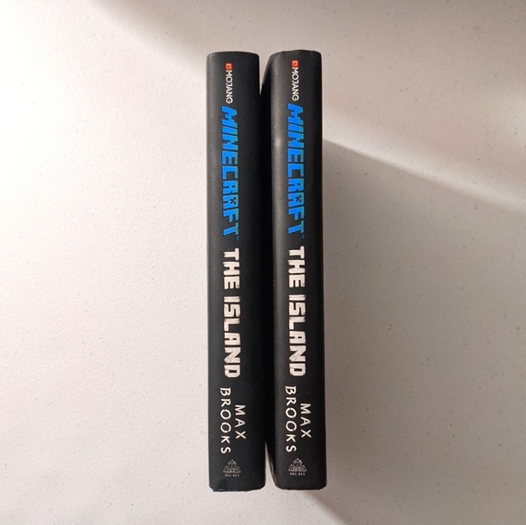 Minecraft: The Island by Max Brooks - Picture 3 of 5